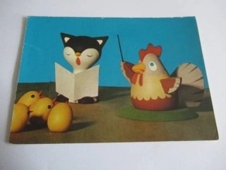 Kočička s koutem a kuřátky