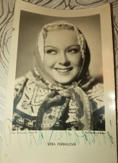 Věra Ferbasová – originální podepsaná pohlednice (cca 1930–1940)