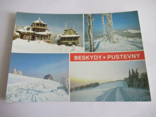 Beskydy - Pustevny, chaty Libušín a Maměnka, pohled na Pustevny od rozhledny Cyrilka