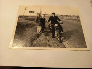 MOTOCYKLY A LIDÉ 18 x 13 cm