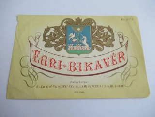 Egri Bikavér - Etiketa na víno