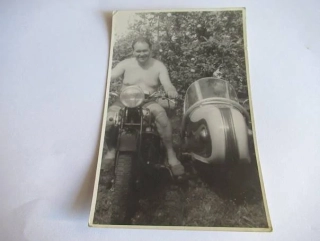 Motocykl - cca 13 x 8,5 cm