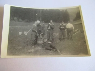 Vojáci - cca 8,5 x 5,5 cm