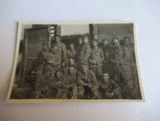 Vojáci - cca 6 x 4 cm