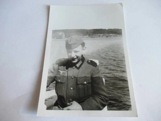 Voják na lodi - cca 12,5 x 8,5 cm