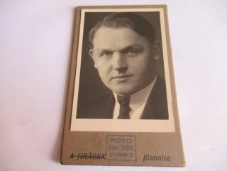 Jilemnice - Foto Šimůnek - Muž s kravatou  - cca 10,5 x 6,5 cm