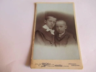 Příbram, Hořovice - Atelier Mattas - Chlapci   - cca 10,5 x 6,5 cm