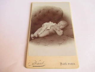 Plzeň - Atelier A. Kaub - Miminko  - cca 10,5 x 6,5 cm