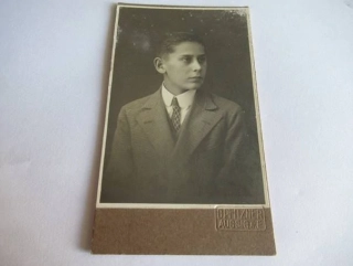 Ústí nad Labem -  Foto G. Pfitzner - Chlapec s kravatou  - cca 10,5 x 6,5 cm