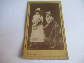 Jilemnice - Foto M. Bartoň - Dívky s klobouky  - cca 10,5 x 6,5 cm