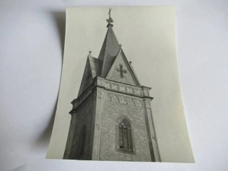 Hluboká - kostelní věž - 1965 - cca 12,5 x 9 cm