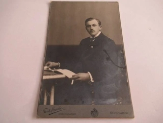 Liberec - Foto Ferd. Stracke - Muž s knihou - cca 16 x 10 cm