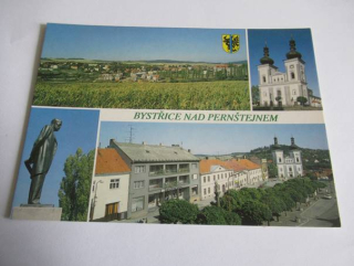 Bystřice nad Pernštejnem - Celkový pohled, Farní kostel sv. Vavřince, Socha T. G. Masaryka..
